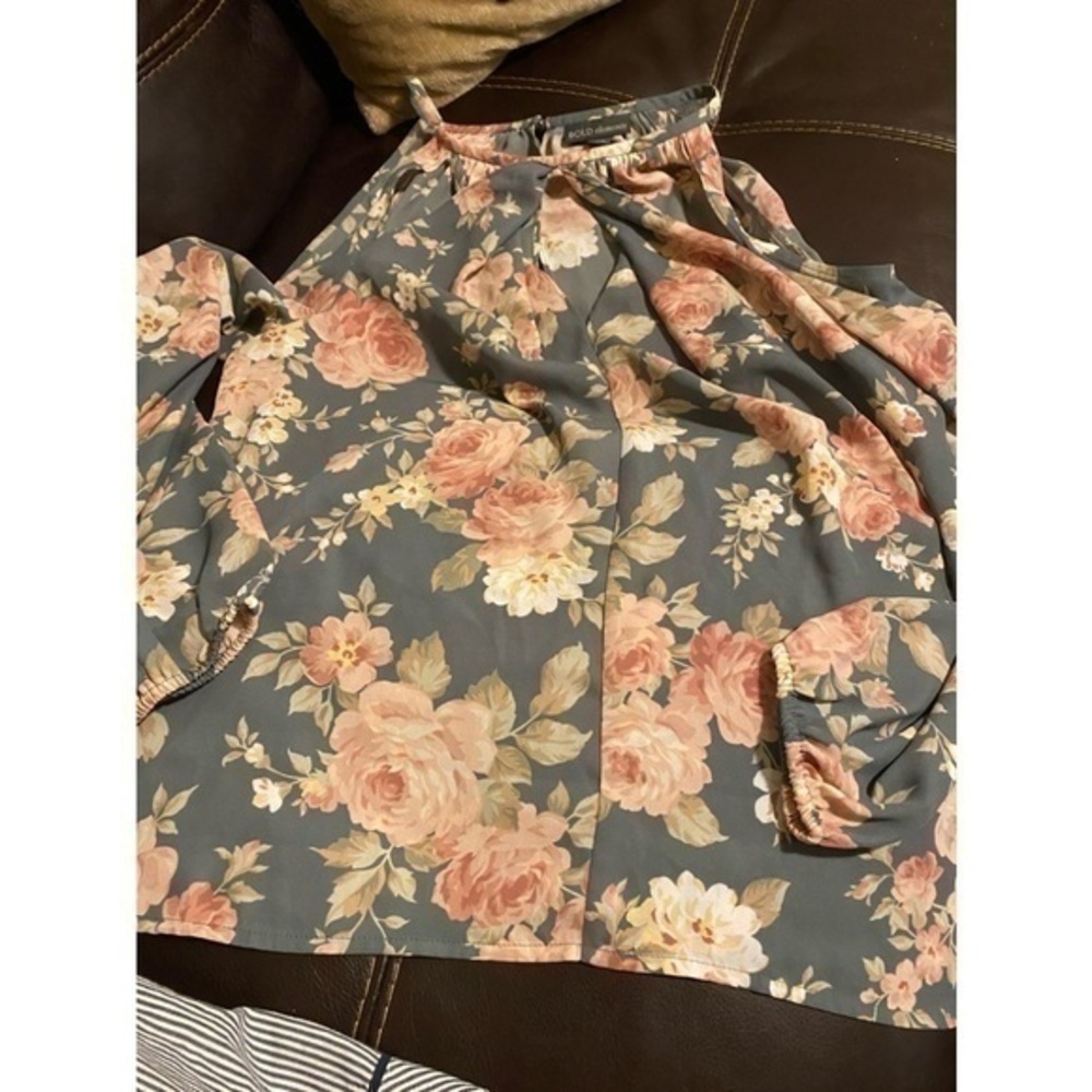 Bold Elements cold shoulder grey blush floral flowing blouse medium